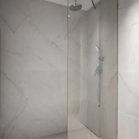 360 - 2 Bedrooms Luxury *